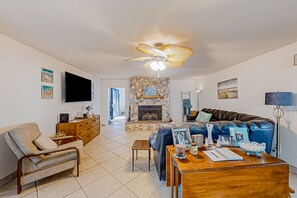 Ferienhaus, Mehrere Betten, Poolzugang, Poolblick (Port Orange Linda's Lizard Landing) | Wohnbereich