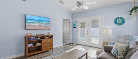 Condo, varias camas, cocina, vista al jardín (Terrapin Station) | Área de sala de estar