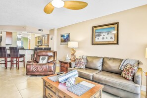 公寓式客房, 多张床, 阳台, 海洋景观 (SeaWinds 204 - Sea Wind Enjoyment) | 起居区