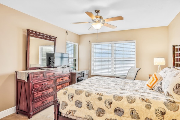 Condo, Multiple Beds, Balcony, Ocean View (SeaWinds 204 - Sea Wind Enjoyment) | 2 bedrooms, individually decorated, individually furnished, bed sheets