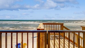 Hus, flere senger, balkong, strandutsikt (Daytona Hawaiian Inn 431) | Utsikt fra rommet