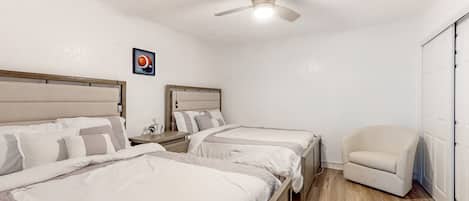 House, Multiple Beds, Balcony, Beach View (Daytona Hawaiian Inn 431)