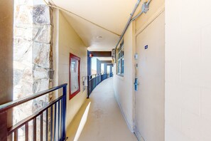 Interior detail - Daytona Hawaiian Inn 431 (Daytona Beach Shores)