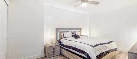 House, Multiple Beds, Balcony, Beach View (Daytona Hawaiian Inn 431)