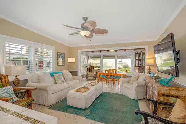 Condo, Multiple Beds, Kitchen, Ocean View (Bathing Suit Beach Bungalow) | Living area
