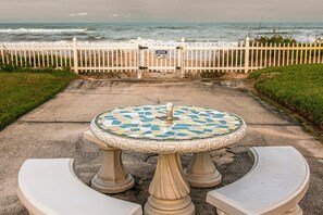 Condo, várias camas, cozinha, vista para o oceano (Bathing Suit Beach Bungalow) | Vista para praia/oceano