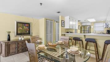 Condo, Multiple Beds, Balcony, Beach View (Van Lee 604 - The Sea Goose) | Dining