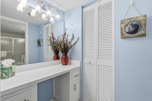 Bathroom - Van Lee 604 - The Sea Goose (Ormond Beach)