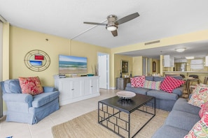 Apartment, Mehrere Betten, Balkon, Strandblick (Van Lee 604 - The Sea Goose) | Wohnbereich