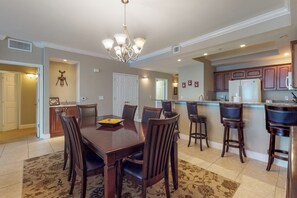 3 bedrooms, individually decorated, individually furnished, bed sheets - Daytona Eleventh Heaven @ The St. Maarten (Daytona Beach Shores)
