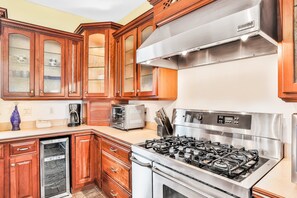 Hus, flere senger, balkong, havutsikt (NSB Sea Turtle Manor) | Eget kjøkken