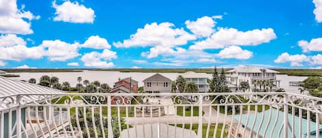 Maison, plusieurs lits, balcon, vue océan (NSB Sea Turtle Manor) | Vue de la chambre