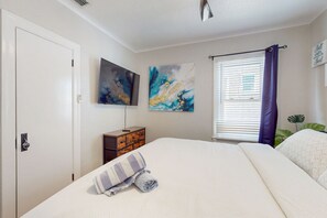 House, Multiple Beds, Balcony, Ocean View (Daytona Beach Retreat) | 3 bedrooms, individually decorated, individually furnished, bed sheets - Daytona Beach Retreat (Daytona Beach)