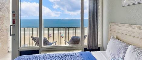 Studio Suite, 1 Queen Bed with Sofa bed, Balcony, Ocean View (Daytona Pirates cove 3270-Salt Air Co) | 1 bedroom, individually decorated, individually furnished, bed sheets
