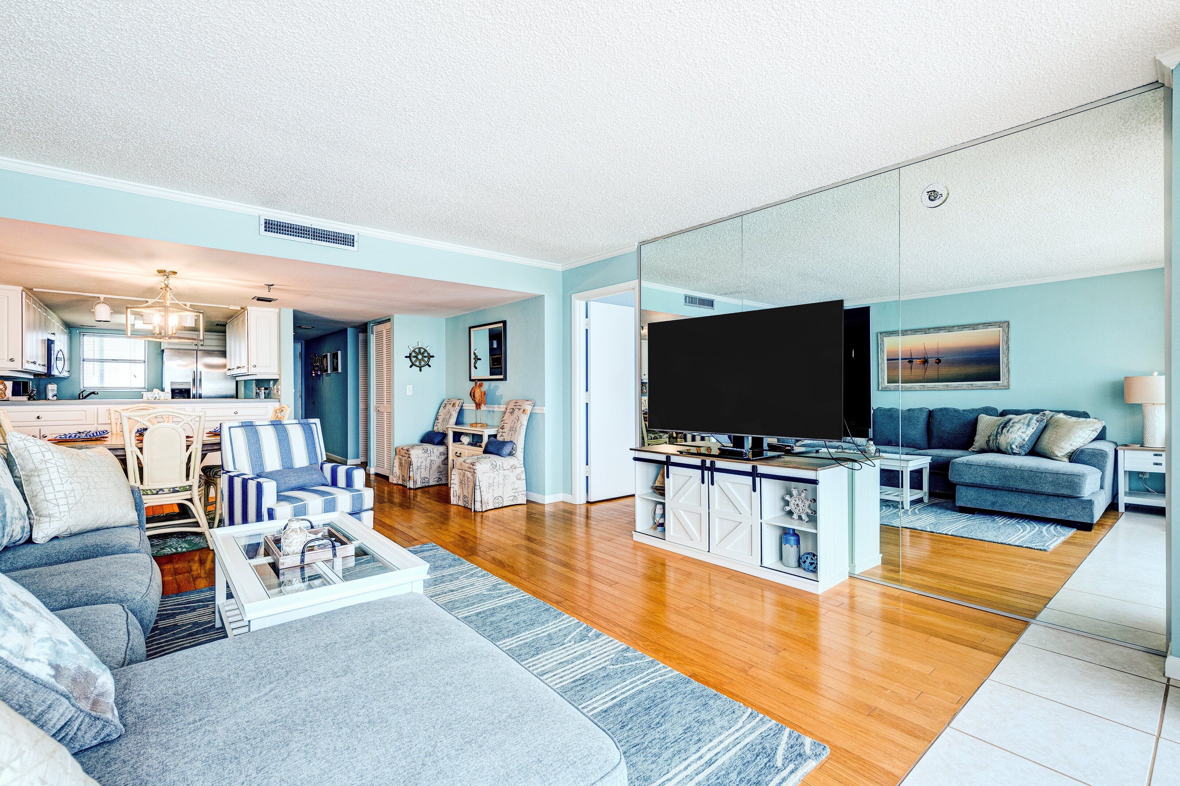 Apartment, Mehrere Betten, Balkon, Meerblick (Van Lee 1003 - Oceanview Beach Condo) | Wohnbereich