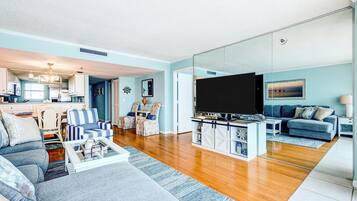 Apartment, Mehrere Betten, Balkon, Meerblick (Van Lee 1003 - Oceanview Beach Condo) | Wohnbereich