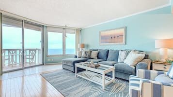 Apartment, Mehrere Betten, Balkon, Meerblick (Van Lee 1003 - Oceanview Beach Condo) | Wohnbereich