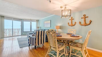 Condo, Multiple Beds, Balcony, Ocean View (Van Lee 1003 - Oceanview Beach Condo) | Interior