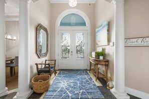 المنشأة من الداخل