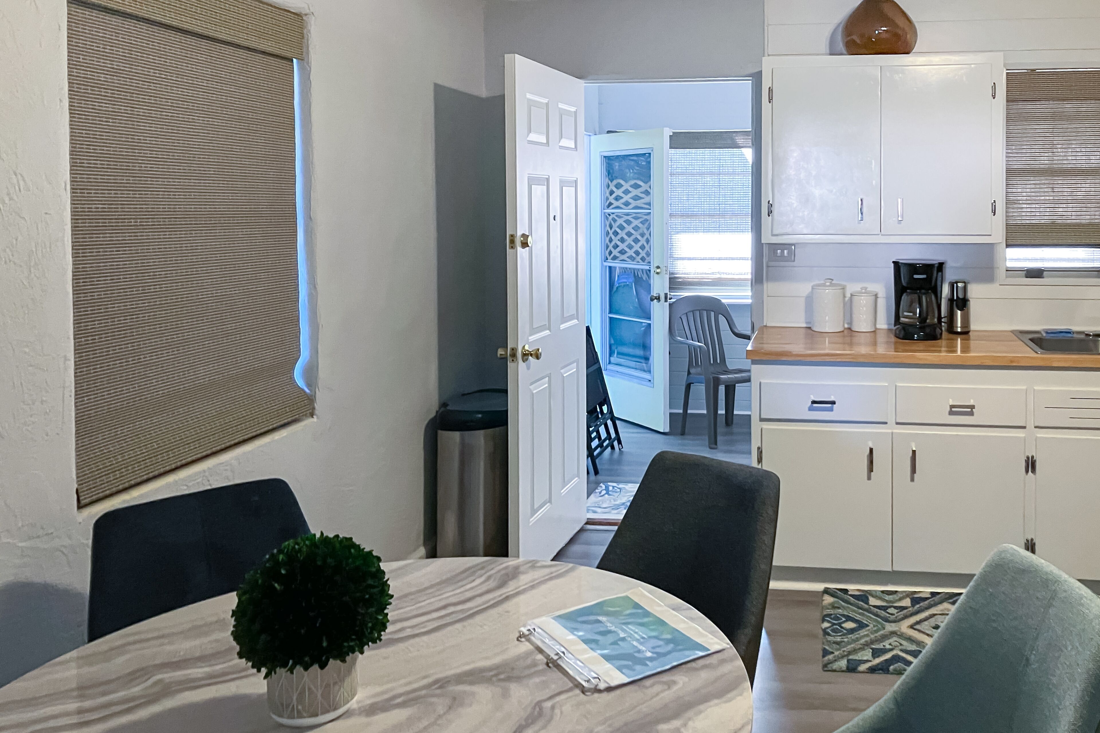 Cottage, Multiple Beds, Patio, Garden View (Daytona Pearl Cottage) | 2 bedrooms, individually decorated, individually furnished, bed sheets