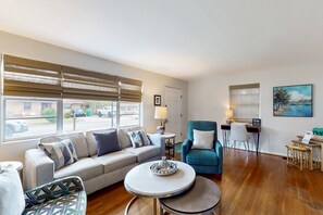 Cottage, Multiple Beds, Patio, Garden View (Daytona Pearl Cottage) | Living area - Daytona Pearl Cottage (Holly Hill)