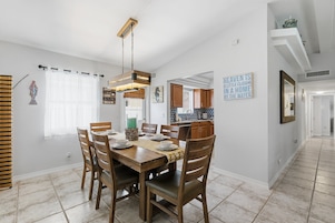 3 habitaciones, decoración personalizada y muebles diferentes