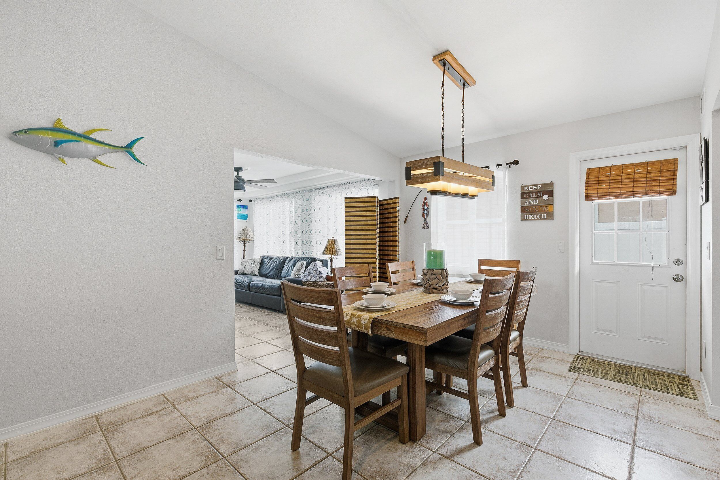 Maison, Plusieurs lits, patio, vue sur le jardin (Sea Side Escape) | 3 chambres, décor unique, ameublement unique, literie fournie