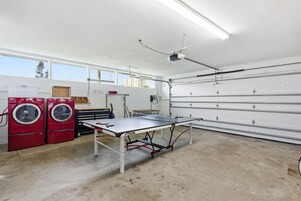 Casa, varias camas, patio, vistas al jardín (Sea Side Escape) | Sala de juegos