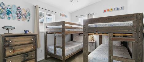 Casa, varias camas, patio, vista al jardín (Sea Side Escape) | 3 habitaciones, decoración personalizada y muebles diferentes