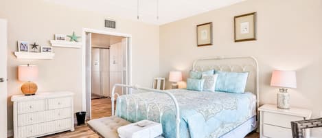 House, Multiple Beds, Balcony, Ocean View (Daytona Surfside Club 109- Blue)