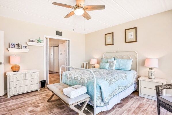 House, Multiple Beds, Balcony, Ocean View (Daytona Surfside Club 109- Blue) | 2 bedrooms, individually decorated, individually furnished, bed sheets - Daytona Surfside Club 109- Blue Umbrella (Daytona Beach Shores)