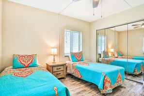 House, Multiple Beds, Balcony, Ocean View (Daytona Surfside Club 109- Blue) | 2 bedrooms, individually decorated, individually furnished, bed sheets - Daytona Surfside Club 109- Blue Umbrella (Daytona Beach Shores)