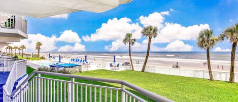 Hus, flere senger, balkong, havutsikt (Daytona Surfside Club 109- Blue) | Utsikt mot strand/hav