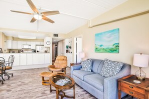 Interior - Daytona Surfside Club 109- Blue Umbrella (Daytona Beach Shores)