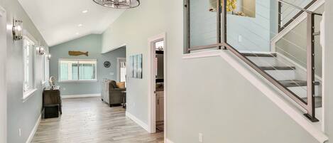 Casa, varias camas, balcón, vista al océano (Daytona Atlantic Sunrise Home) | Interior