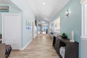 Casa, varias camas, balcón, vistas al mar (Daytona Atlantic Sunrise Home) | Interior
