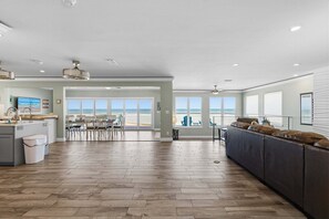 Hus - flere senge - balkon - havudsigt (Daytona Atlantic Sunrise Home) | Interiør