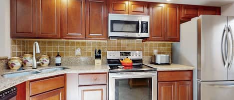 Townhome, Multiple Beds, Patio, Garden View (Port Orange Gray Sands Retreat) | Private kitchen