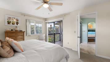 Casa, várias camas, sacada, vista para o rio (Sea Woods Condo 257) | 3 quartos, individualmente decorados, individualmente mobiliados