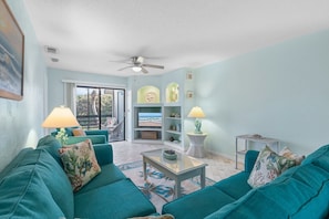 Ev, Birden Çok Yatak, Balkon, Nehir Manzaralı (Sea Woods Condo 257) | Oturma alanı