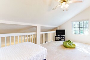 2 habitaciones, decoración personalizada y muebles diferentes 