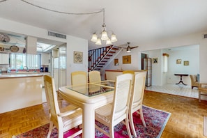 Casa, várias camas, varanda, vista para o jardim (NSB Blue Seahorse Haven) | 3 quartos, individualmente decorados, individualmente mobiliados