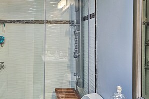 House, Multiple Beds, Patio, Garden View (NSB Blue Seahorse Haven) | Bathroom - NSB Blue Seahorse Haven (New Smyrna Beach)