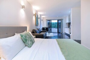 1 bedroom, iron/ironing board, WiFi, bed sheets - Kelvin Grove Corner Near QUT Campus Dining and CBD (Red Hill)