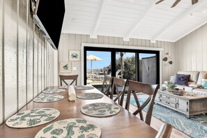 Ferienhaus, Mehrere Betten, Terrasse, Strandblick (NSB Sea Dunes A1- Dream Catcher) | 3 Schlafzimmer, individuell dekoriert, individuell eingerichtet