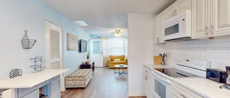 Condo, Multiple Beds, Patio, Garden View (Seaside Escape) | Private kitchen