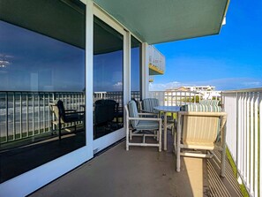 คอนโด, หลายเตียง, ใช้สระว่ายน้ำได้ (Smyrna Beach Club 307) | รับประทานอาหารกลางแจ้ง