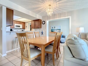 Appart'hôtel, plusieurs lits, accès piscine (Smyrna Beach Club 307) | 3 chambres, décoration personnalisée, ameublement personnalisé