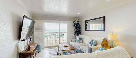 ハウス ベッド (複数台) バルコニー オーシャンビュー (NSB Point East 302 - Just Beachy) | リビング エリア