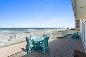 Outdoor dining - Atlantic Sunrise Home Plus Cottage (Daytona Beach Shores)